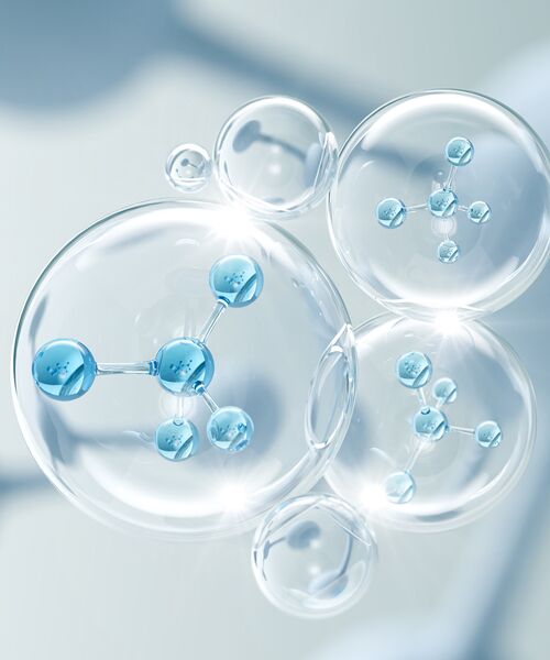 Illustration transparenter Blasen mit darin schwebenden blauen Molekülstrukturen auf hellem Hintergrund.